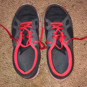 Lightly worn nike shoes